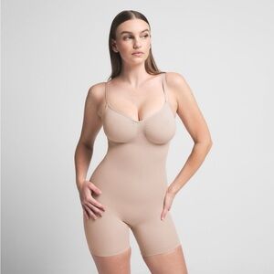 NWOT SKIMS Everyday Sculpt Mid Thigh Bodysuit